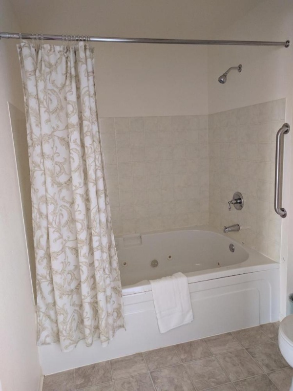 Lighthouse Inn image 9